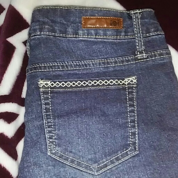 Shorts - Picture 3 of 4